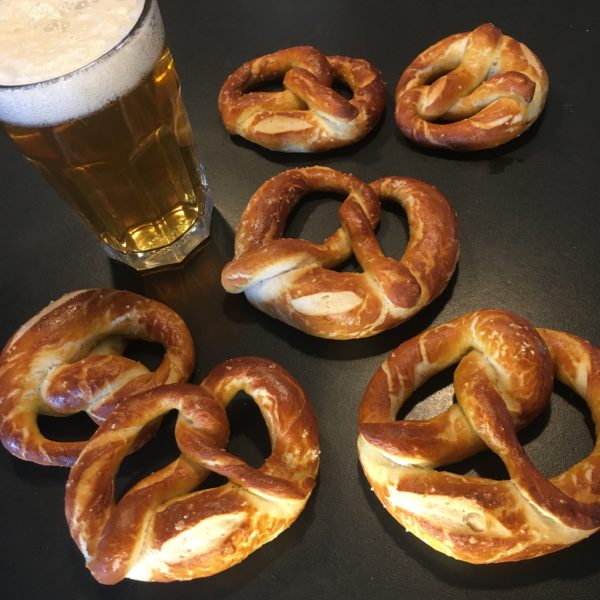 evg-enterrement-de-vie-de-garçon-garcon-cours-de-cuisine-chez-meme-alsace-colmar-mulhouse-selestat-bière-bretzel